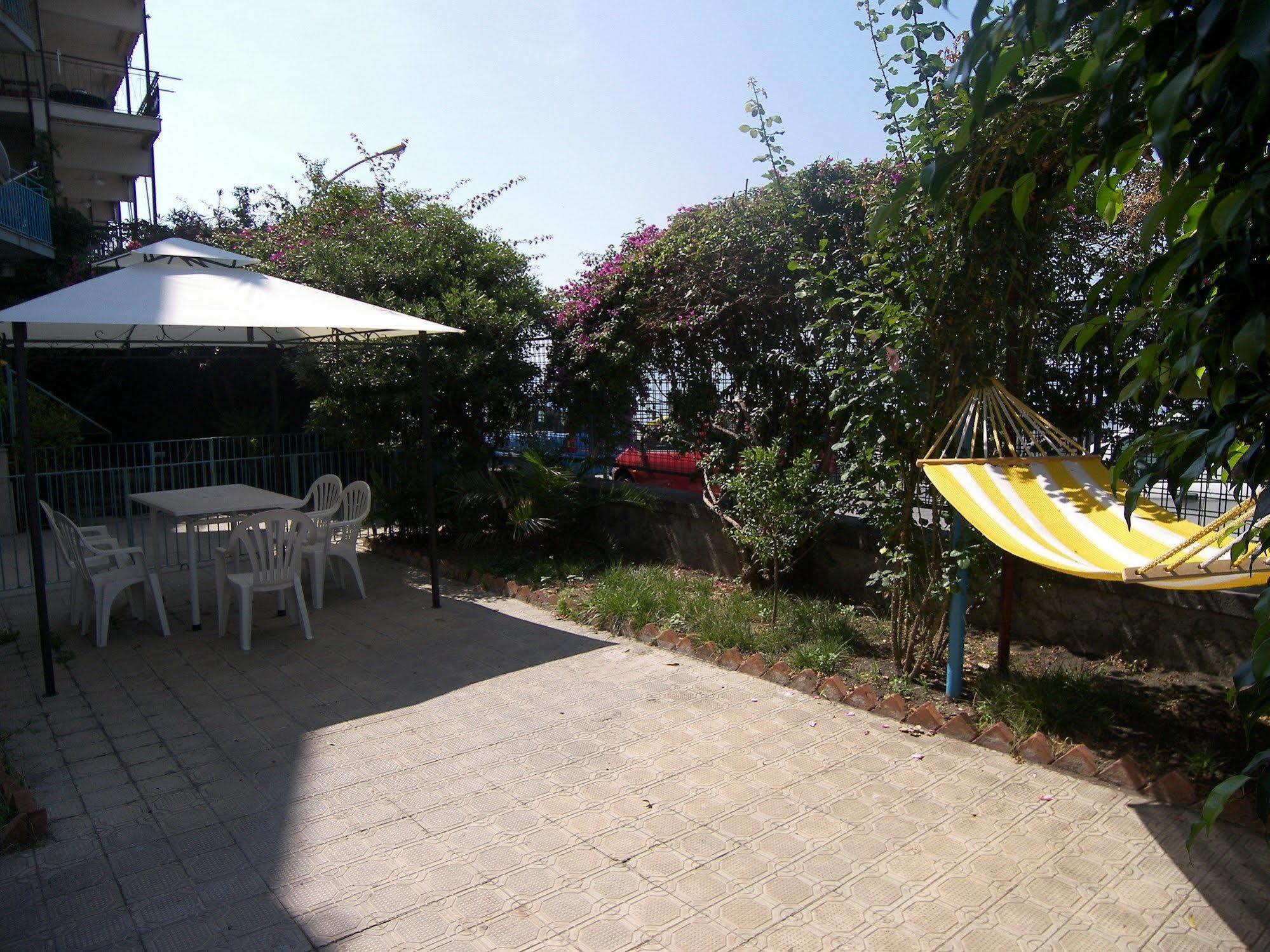 Oasis Bed & Breakfast Aci Castello Exterior photo